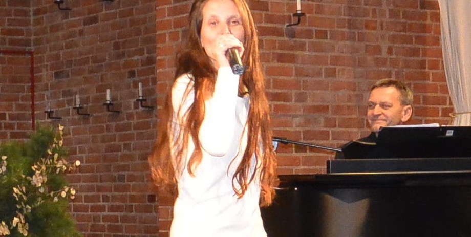 Songwriterin und Sängerin TARME im Konzert mit Pianist Uwe Matschke